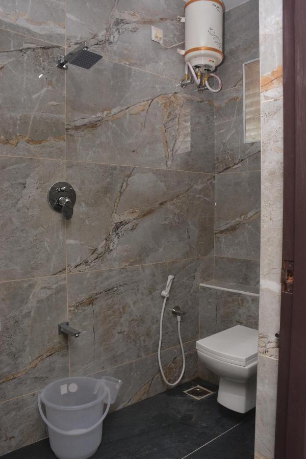 ולורה Arihanth Inn מראה חיצוני תמונה