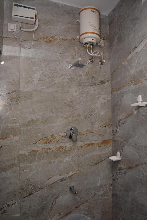 ולורה Arihanth Inn מראה חיצוני תמונה