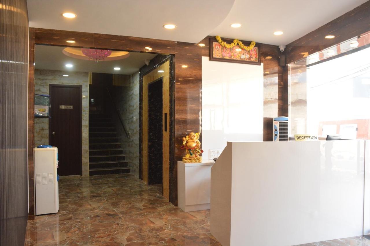 ולורה Arihanth Inn מראה חיצוני תמונה