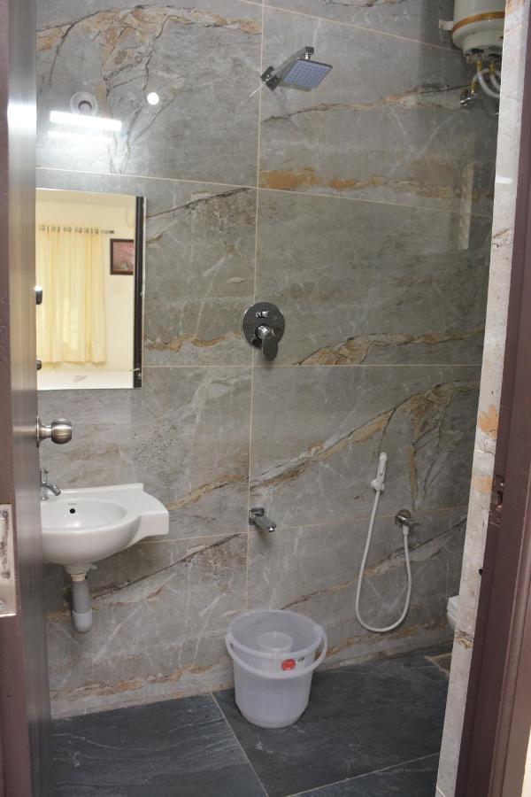 ולורה Arihanth Inn מראה חיצוני תמונה